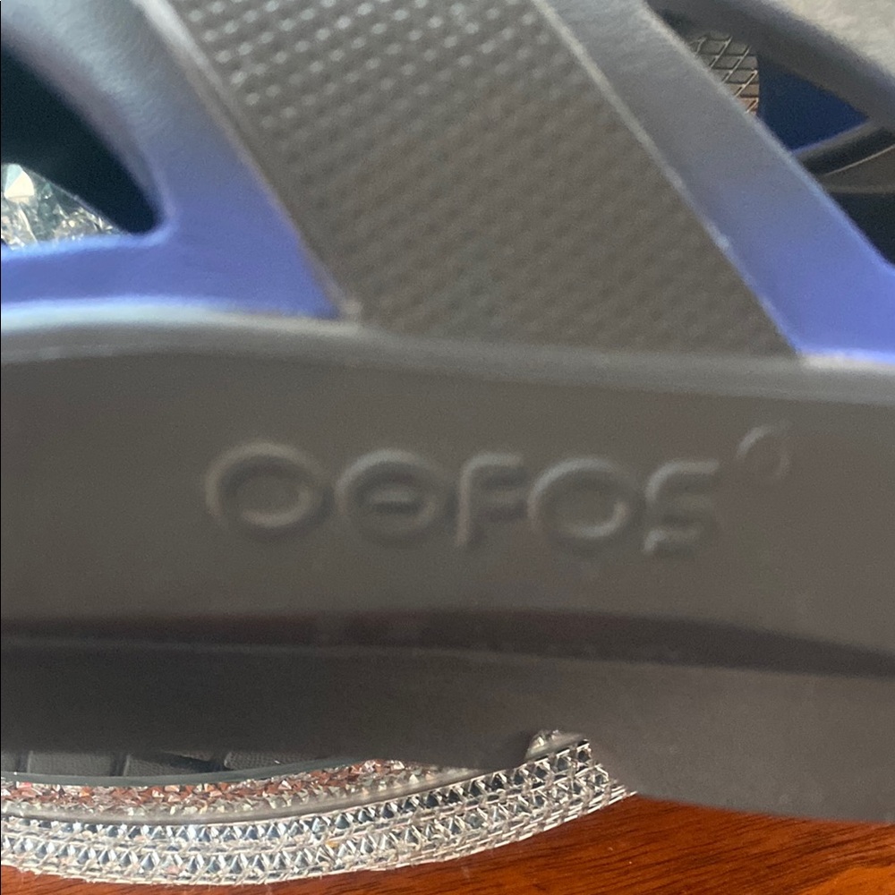 OOFOS Black Loafers with Breathable Design - Picture 3 of 8